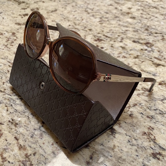 Authentic Gucci sunglasses with case - Picture 5 of 13